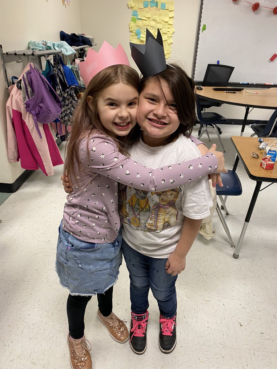 EmilyNycz's tweet photo. When you forget about hat day, Mrs. Nycz makes you a crown! 😘 #readacrossamerica @nikkoleflowers1 @pbwright17 https://t.co/1xcP1s3Odr