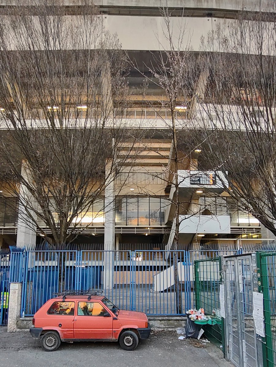 Last Sunday I visited the Marcantonio Bentegodi Stadium, home of Hellas Verona.

A concrete lump. Rusting, cold and covered in bird shit. Loved it. Would visit again. 10/10. 

@HellasVeronaFC @hellas_veronaUK