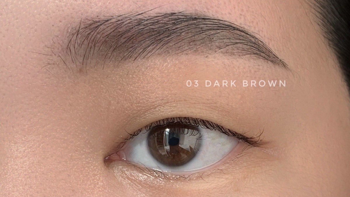 เป็นคนชอบดินสอหัวเล็กๆมาก อันนี้ของแบรนด์ NAREE คือเขียนง่าย คอนโทรลง่าย เส้นคมชัด จะระบายหรือเขียนเป็นเส้นคือได้ดั่งใจสุด เกลี่ยให้ฟุ้งก็ง่าย โทนสีเค้าทำมาดีด้วย อาร์ใช้เบอร์ 03 กันน้ำกันเหงื่อแบบไม่กลัวคิ้วหายระหว่างวันเลยจ้า ดีงาม