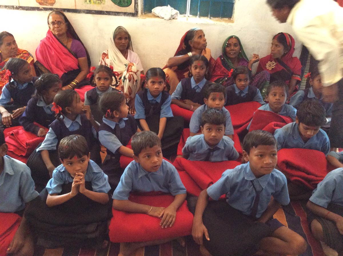 ipsvijrk's tweet image. बच्चों के लिये की गयी थोड़ी सी मदद भी उनके लिये बहुत बड़ी होती है.
#oldpic #kitchenshade #blankets