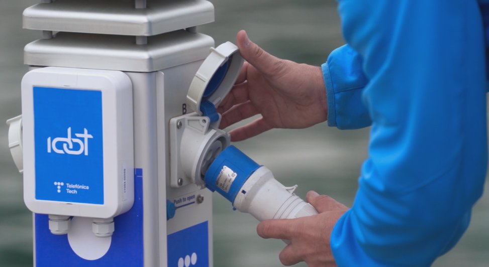 TelefonicaTech's tweet photo. NOTA DE PRENSA | '@lamarinadevlc digitalizará el suministro de luz y agua para embarcaciones de la mano de Telefónica Tech'.
Usamos tecnología #IDoT, #CapaciCard y #Blockchain, para convertir los postes de luz y agua, en puntos inteligentes.
📃https://t.co/BKpNkF8o2Y https://t.co/VZd7fdtVu3