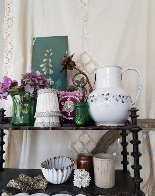 LEH_interiors's tweet photo. Big bags at the ready to shop our beautiful Event. Antiques, vintage, textiles, artisans and rustic interiors. https://t.co/g45HQwNGsL