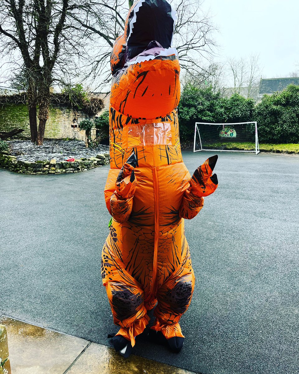 SavilleHouse's tweet photo. @WorldBookDayUK @SavilleHouse 

A brilliant day 🌎📕

#savillehouseschool #teamSHS https://t.co/8IaSupLtqT