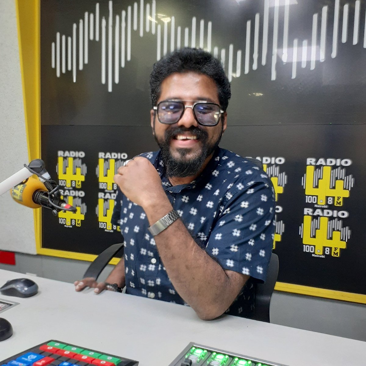 Jeet is back in the studio! What songs do you want him to play on 100.8FM? Let's us know on 0758-123-444 

#WatchLive:radio44.co.ke  

Download the Radio44 app from Google Play Store.  

#radio44 #radio44kenya #kenya #nairobi #radio #bollywood #TheDrivethru