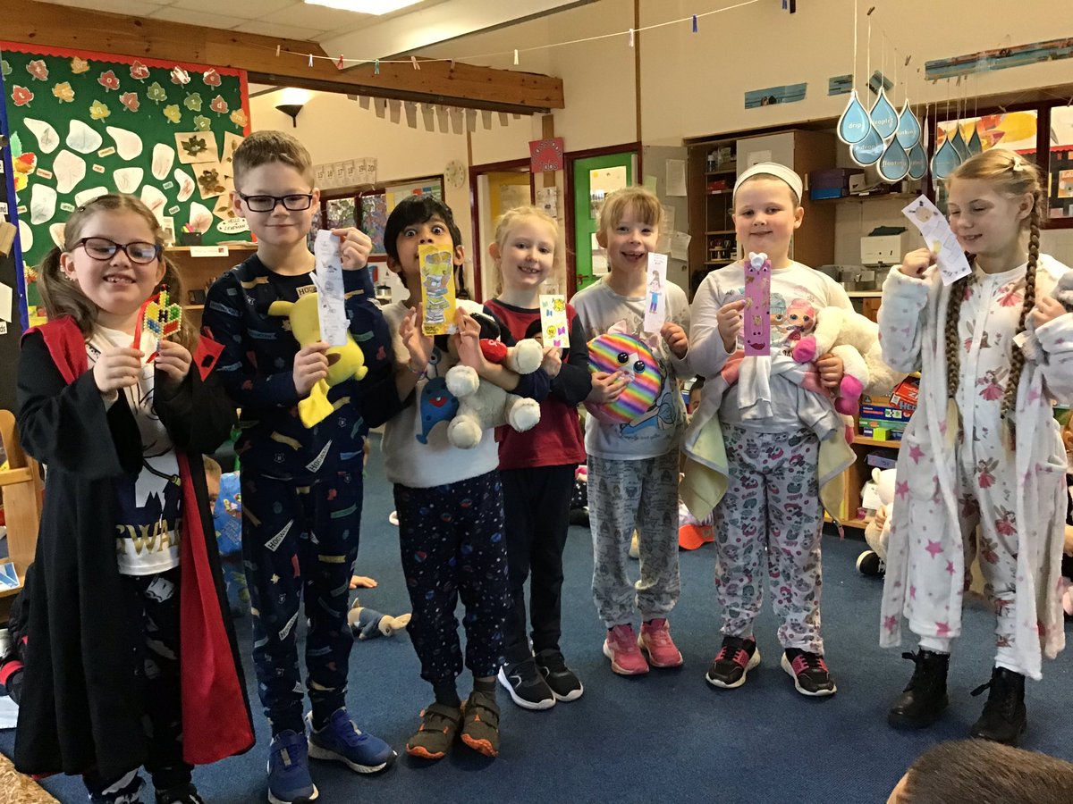 CharterYr1's tweet photo. Some of our amazing work for our World Book Day Ping challenges. #bookmarks #storykites #storycharacters 🤩 https://t.co/FbyAc2gldP