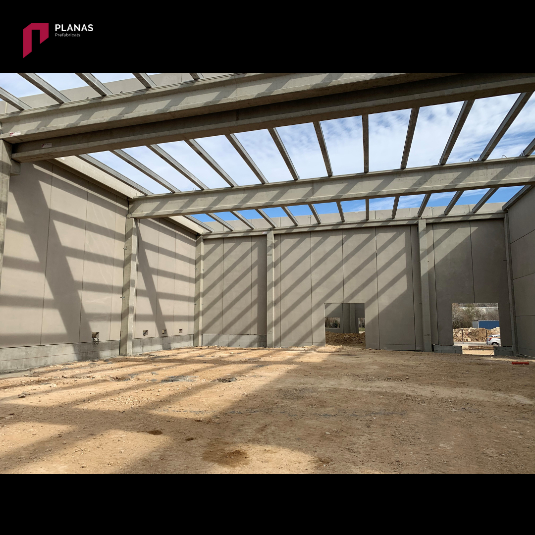 🔨S’ha finalitzat el muntatge de la nova planta de processats de proteïnes deshidratades per l’empresa ROYAL PROTEIN a Porqueres.

Aquest nou edifici és una ampliació de 3.084 m2 en planta i 828 m2 per a oficines, tot completament prefabricat.