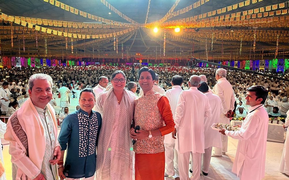 studio_sleek's tweet photo. @DrKumarVishwas sir dazzling in customised outfits for a public event https://t.co/lVh9c0JGtr