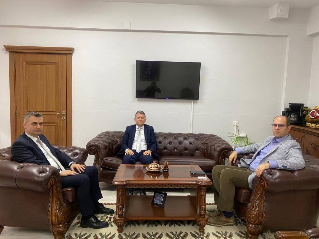 İl Müdürümüz Sn. İsa TOZLU çalışma ziyaretleri kapsamında Kağızman İlçe Nüfus Müdürlüğümüzü ziyaret ederek yeni yapılacak hükümet konağı hakkında bilgi almış ve Kağızman Kaymakamı Sn. Hamza TÜRKMEN' i makamında ziyaret etmiştir. 
<a href="/TCNufus/">Nüfus ve Vatandaşlık İşleri Genel Müdürlüğü</a> <a href="/KarsValiligi/">T.C. Kars Valiliği</a> <a href="/sefikaygol/">Şefik AYGÖL</a> <a href="/tozlu_isa/">İsa Tozlu</a>