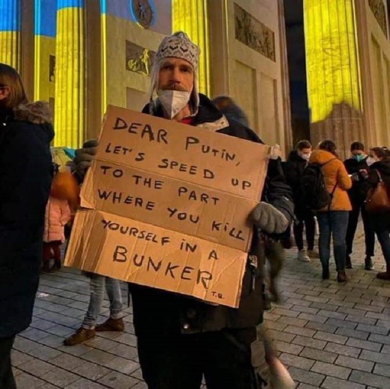 For all the Russian bots desperately trying to make #IStandWithPutin trend, please enjoy this photo.