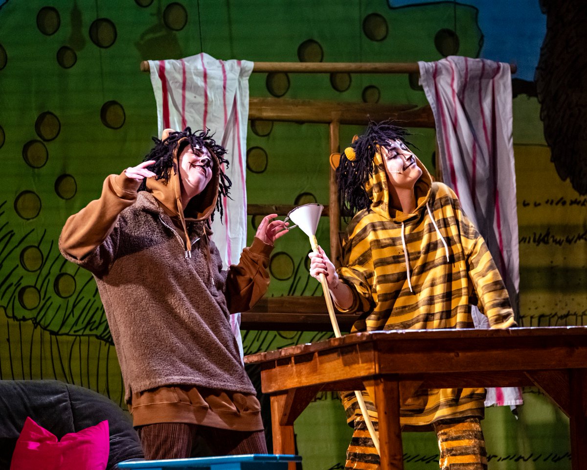 StPauliTheater's tweet photo. Am 12. März geht es endlich wieder los mit unserem Kinderstück "Janosch - Komm, wir finden einen Schatz"! Der Tiger und der Bär machen sich noch einmal auf die Suche nach Geld und Gold... Mehr Termine und Tickets gibt es hier: https://t.co/dIUkyLAuqy
Foto: Thorsten Baering https://t.co/Hh4sUNFVYm