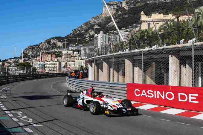 O portal da web descreve informações úteis em artigos sobre biografia de pilotos Portal da web com informações sobre o popular artigo biografia de pilotos