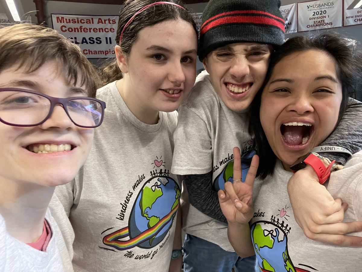 BethelHSChoirs's tweet photo. Celebrating Kindness Day 2022 first thing with my friends in Adaptive Music!! https://t.co/vdI5PMwL50