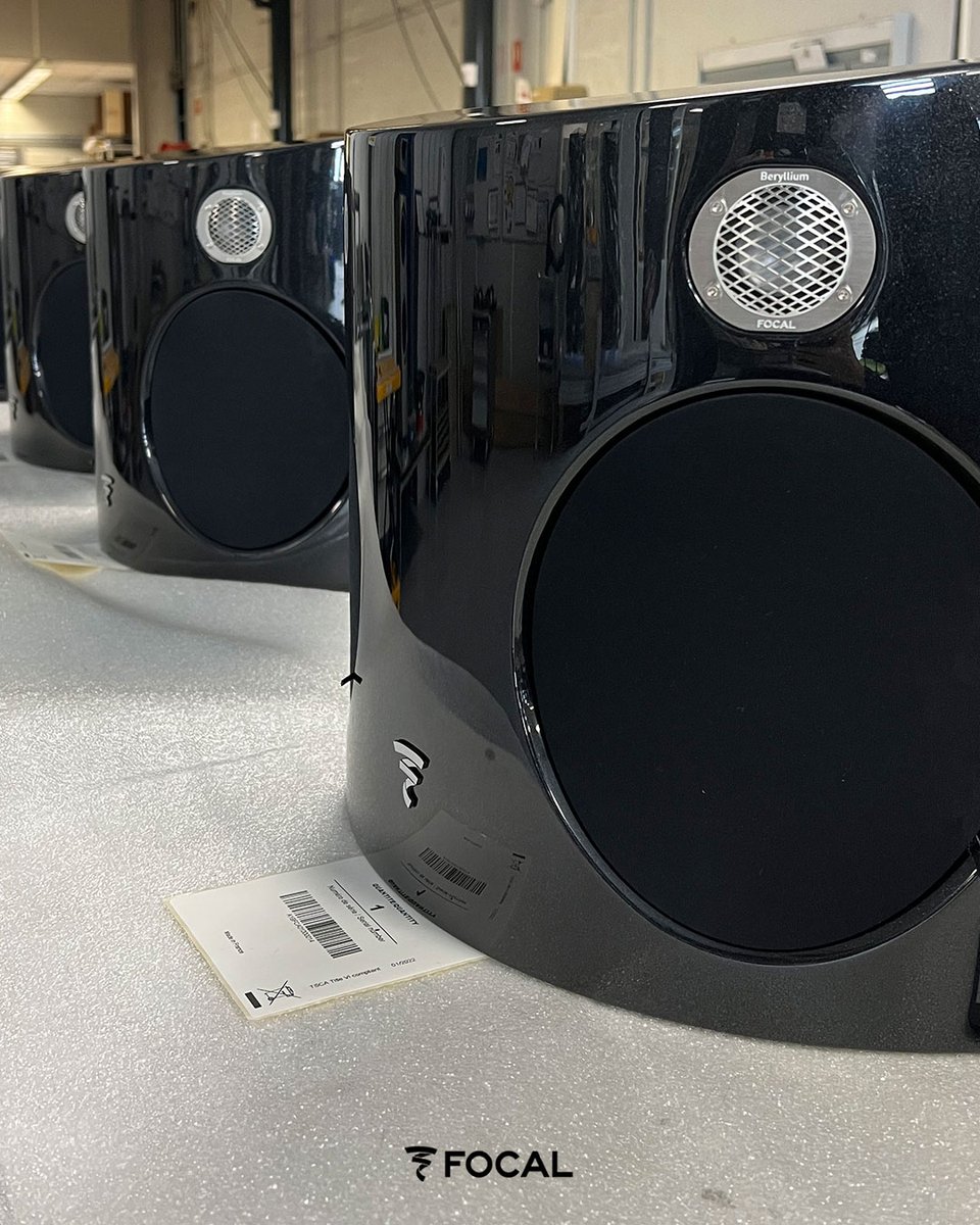 FocalOfficial's tweet photo. Inside Focal’s Atelier Acoustique
Surround Be perfectly completes the Sopra range. It incorporates 40 years of Focal’s expertise with the best technologies. It features an exclusive “Bi/Twin" design with twin inputs, enabling the speaker to be used both in 5.1 or 7.1. https://t.co/AxcJI0aj27