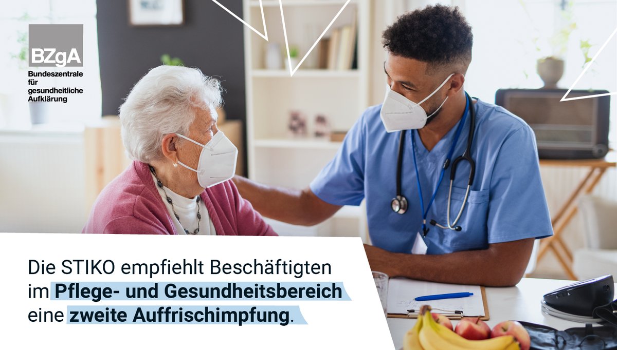 Mann mit Stethoskop um den Hals legt älterer Frau die Hand auf die Schulter.
Die STIKO empfiehlt Beschäftigten im Pflege- und Gesundheitsbereich eine zweite Auffrischimpfung.
https://www.infektionsschutz.de/coronavirus/schutzimpfung/auffrischimpfung-gegen-covid-19/