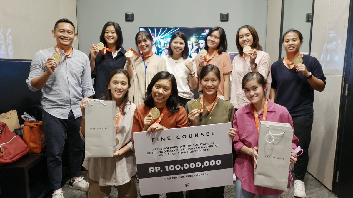 Ini keren!

Greysia Polii masih aktif sbg pemain. Dan dia berikan bonus; brand miliknya dan uang Rp 100 juta kpd sesama pemain, anggota tim putri Indonesia yg juara Asia 2022.

"Ketika berprestasi dan dpt apresiasi itu rasanya senang. Jadi mereka hrs merasakan ini," kata Greysia.