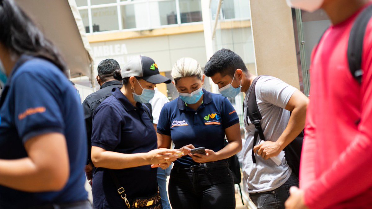 MarthaSerranoGa's tweet photo. La disciplina, el compromiso y el amor al servicio de la gente, son los invaluables valores que tienen nuestros funcionarios de la Secretaría de Vivienda del Meta.

¡Gracias a ellos seguimos construyendo los sueños de los llaneros!

#vivienda #trabajoenequipo #amigos #esfuerzo https://t.co/1I9RfBEj8D