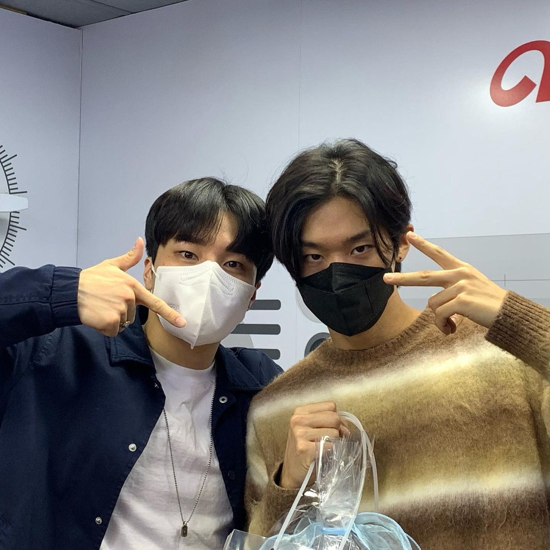 LifeDemian's tweet photo. [Music Access Arirang]👑 03.03.2022

'#MUSICACCESS
#TMB_Text_Me_Back com #DEMIAN 🍑

O umbigo do LEX caiu hoje😂
Alguém encontrou?? 🤔
Isso fez LEX rir alto
Você quer ver a grande atuação de DEMIAN mais uma vez?😽

Replay do V LIVE

▶️ https://t.co/n4I79BEHMd
+ https://t.co/13afir21Bc