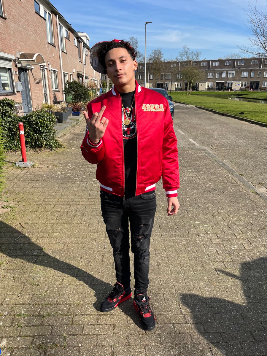 adfsamski's tweet photo. I aint never been a hater je kan eten voor me neus terwijl ik starve, ik ben een deler als we met zijn vieren zijn neem ik een kwart 🤞🏽 https://t.co/RAtoWtwo8Q