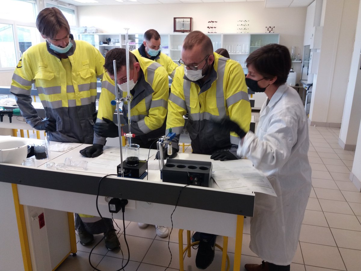 #Méthanisation <a href="/CfppaLaval/">CFPPA AgriCampus Laval</a> : suivi biologie est une étape importante pour les apprenants en CS Responsable d’Unité de #Méthanisation Agricole. Jeanne Lencauchez de l’@AILE (Association d’Initiatives Locales pour l’Energie et l’Environnement)  a animé ce temps de formation.