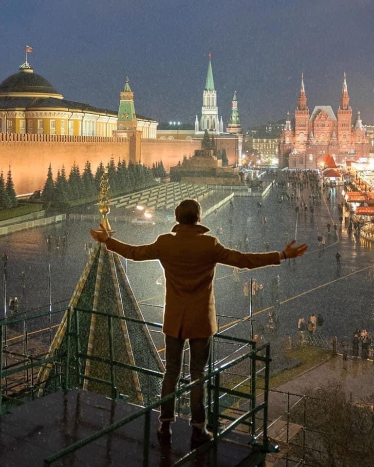 Прекрасного вам вечера! ✨
Фото: instagram.com/peterkhol
