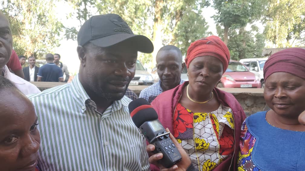 NtambakaLucky's tweet photo. La suppress° dla Taxe #RAM fut 1combat d nos élus à l'instar d https://t.co/UbCLCW7po2 #Afred #Maisha dit papa #solut°(élu d @BuKavu) et Hon #Claude #Misare (élu d'Uvira)tous issus dl'école d Mwalimu #VK populat° d Bukavu salue #bravoure et #représentat° dleur délégué Me #Alfred https://t.co/no5fxfX8cO