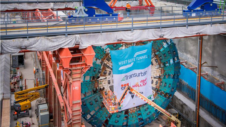 AUTRALIA'S LARGEST TBM STARTS ON WEST GATE TUNNEL

The largest TBM in the Southern Hemisphere has started excavating in Australia.

The massive EPBM, named Bella, has commenced its journey under Melbourne’s western suburbs.

News: bit.ly/35OwqJz

#Tunnelling