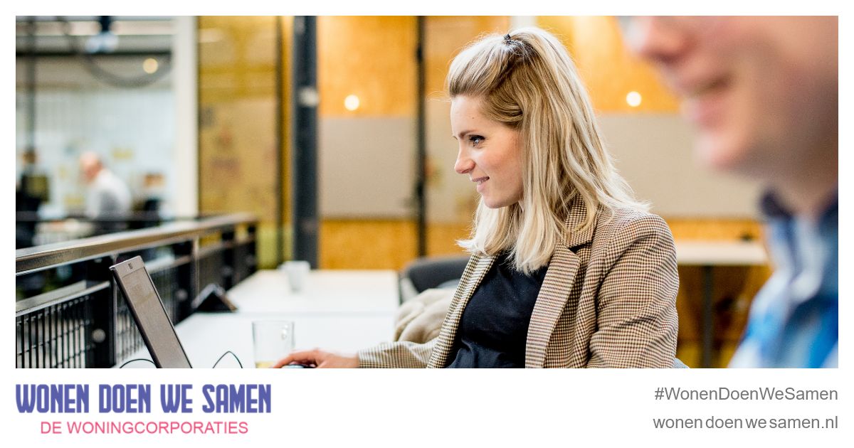 Het kan iedereen gebeuren: door een plotselinge verandering in je leven kun je de huur niet meer betalen. Woningcorporaties zoeken samen met de huurder naar een oplossing. sowo.kr/Q9E2QGjo #WonenDoenWeSamen