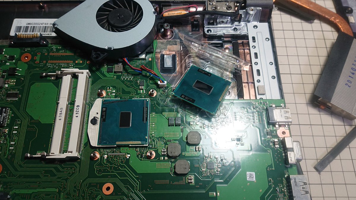 torotoroDQ's tweet photo. 電動精密ドライバを買ったら便利過ぎて😆
押入に転がってたノートPCを
久し振りに分解してCPU交換したった💪
※デスクトップは週に1回はバラしてる💦
控えめに言って超っぱやになった💨
まぁ使えるPCになってちょっとビックリ👀
#B453
#Celeron1005M
#Pentium2020M https://t.co/1hM2hvk55z