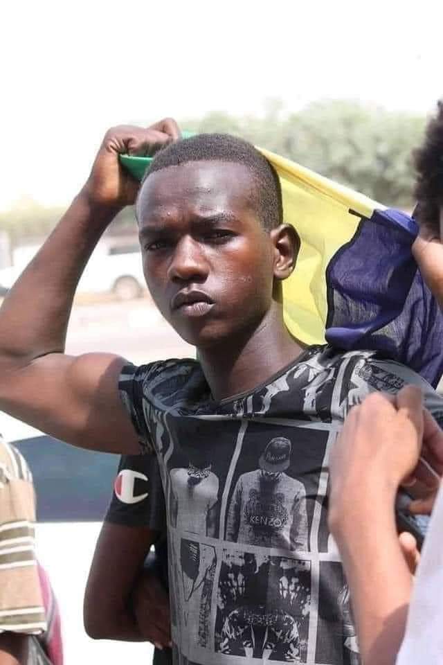 taggy_'s tweet photo. "Tupac born 2005, making him the age of my daughters that I still make sandwiches for-however tired I am- coz I still think of them as little
At this age, Tupac is literally carrying the load of a nation, as he's imprisoned &amp; tortured"
Via @suhairMAbdalla FB
#FreeTupac #SudanCoup https://t.co/vwfU6YmH8E