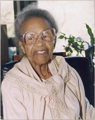 AfricanArchives's tweet photo. Clara B. Williams college professors did not allow her inside the classroom because she was Black. 

But that didn’t stop her. She took  notes from the hallway–standing up! She eventually graduated at the age of 51 and lived to 108 years old  and saw her 3 sons become doctors. https://t.co/fNb5XOGLIH