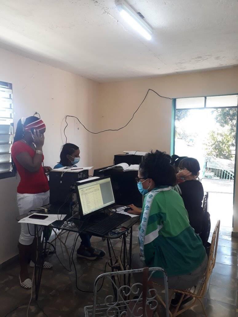 Hoy comoartiendo un rato con la dirección de economía,  recibiendo información a las UEB. Sorpresa una UEB con utilidades por dis meses consecutivo.
