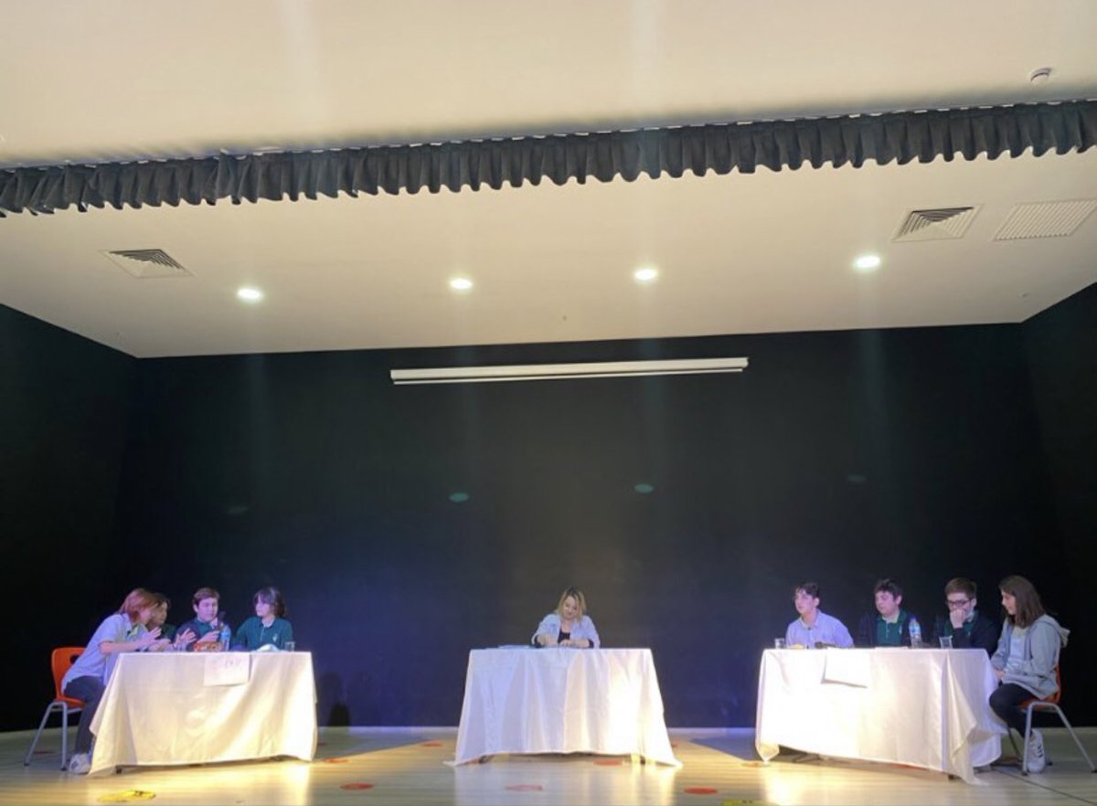 Anadolu ve Fen Lisesi arasında yapılan münazara yarışması finalimizin kazananı 9 Fen sınıfı oldu 👏🏻👏🏻 <a href="/Emrahozcan6785/">Emrah Özcan</a>