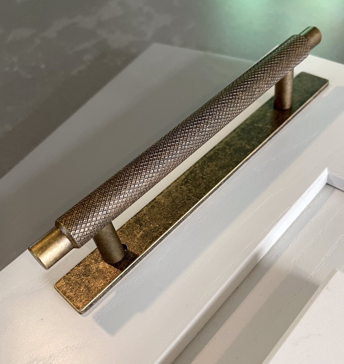 ✨Mood-board✨

We love the detail of this handle 🤩  what do you think? 

duchydesigns.com

#duchydesigns #moodboard #inspiration #cornwall