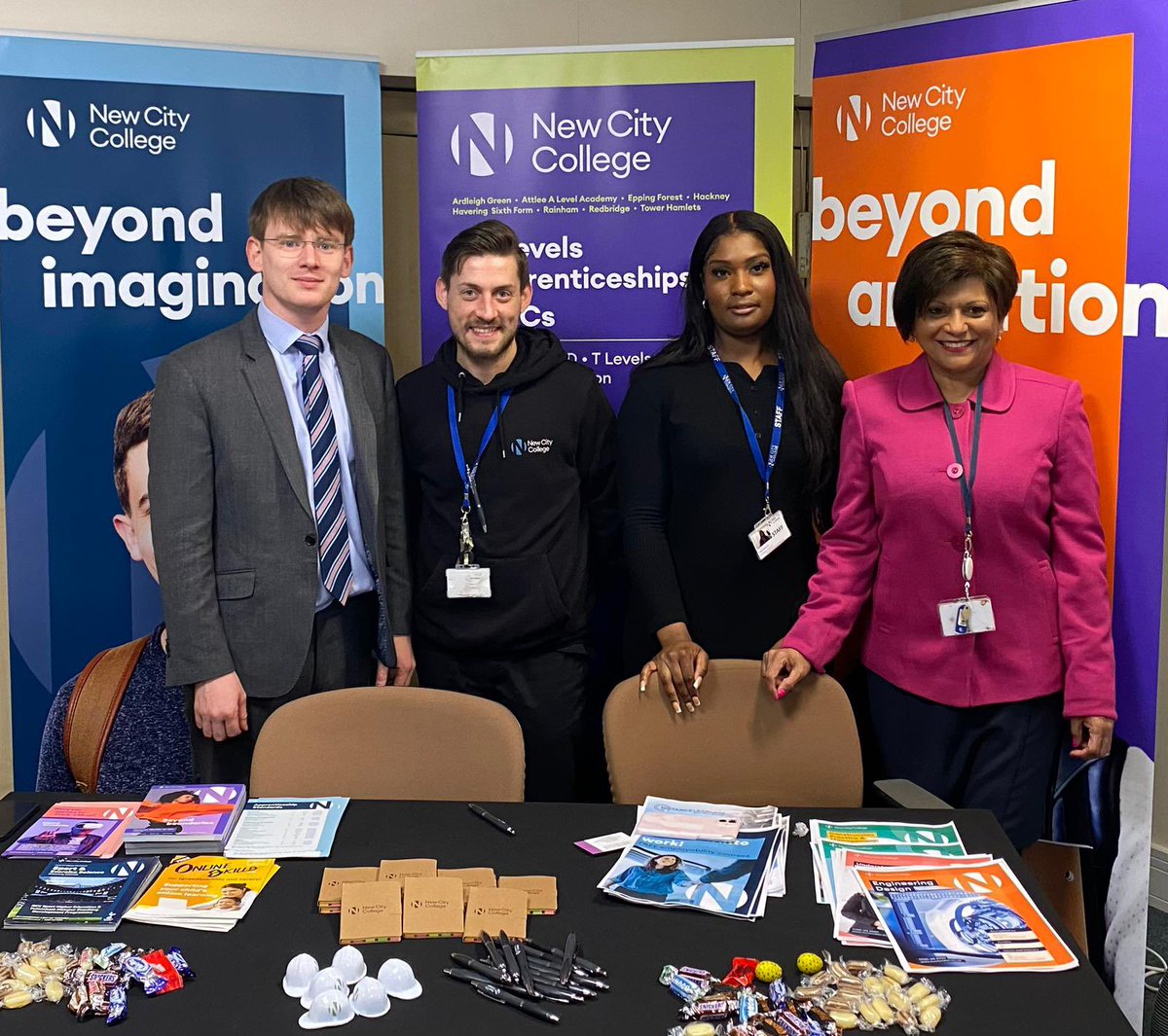 Our #ArdleighGreenTeam have been out and about this afternoon at the Harold Hill Community Hub Employability Fair! Great to see Council Leader Cllr Damian White and Councillor @ViddyPersaud 💼 @LBofHavering @CllrDamianwhite