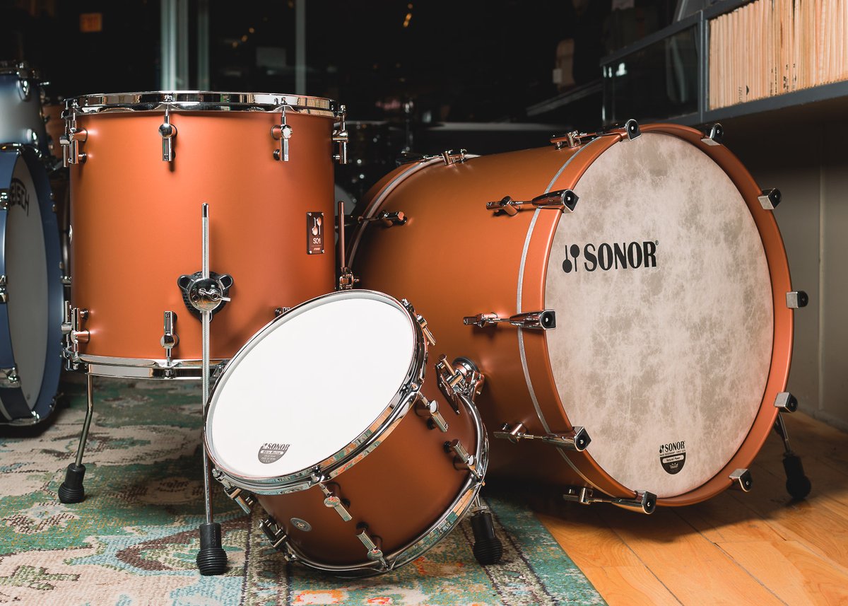 The exquisite @sonordrumco SQ1 Series Drums are comprised of 7-ply 100% European Birch shells, and feature stunning finishes such as the new Satin Copper Brown and Satin Gold Metallic, both in stock now at CDE! bit.ly/3yqfuS7 #cde #chicagodrumexchange #SonorDrums