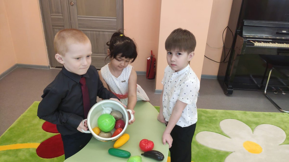 detsad2teploe's tweet photo. Вот какой нарядный
Детский сад -
Это мамин праздник
У ребят.
Мы для мамы
Песню запоем,
Мы для мамы
Пляску заведем.
В стенах нашего сада прошёл праздник посвящённый дню 8 Марта💐🌷🌹 https://t.co/KBl4hujE3K