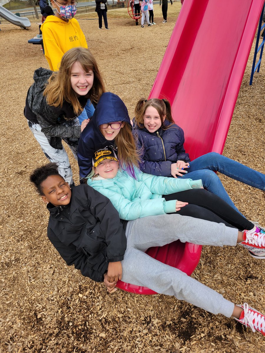 GregVeto92's tweet photo. Just awesome times at recess. @CountrysideElem https://t.co/jEt1caqIcZ