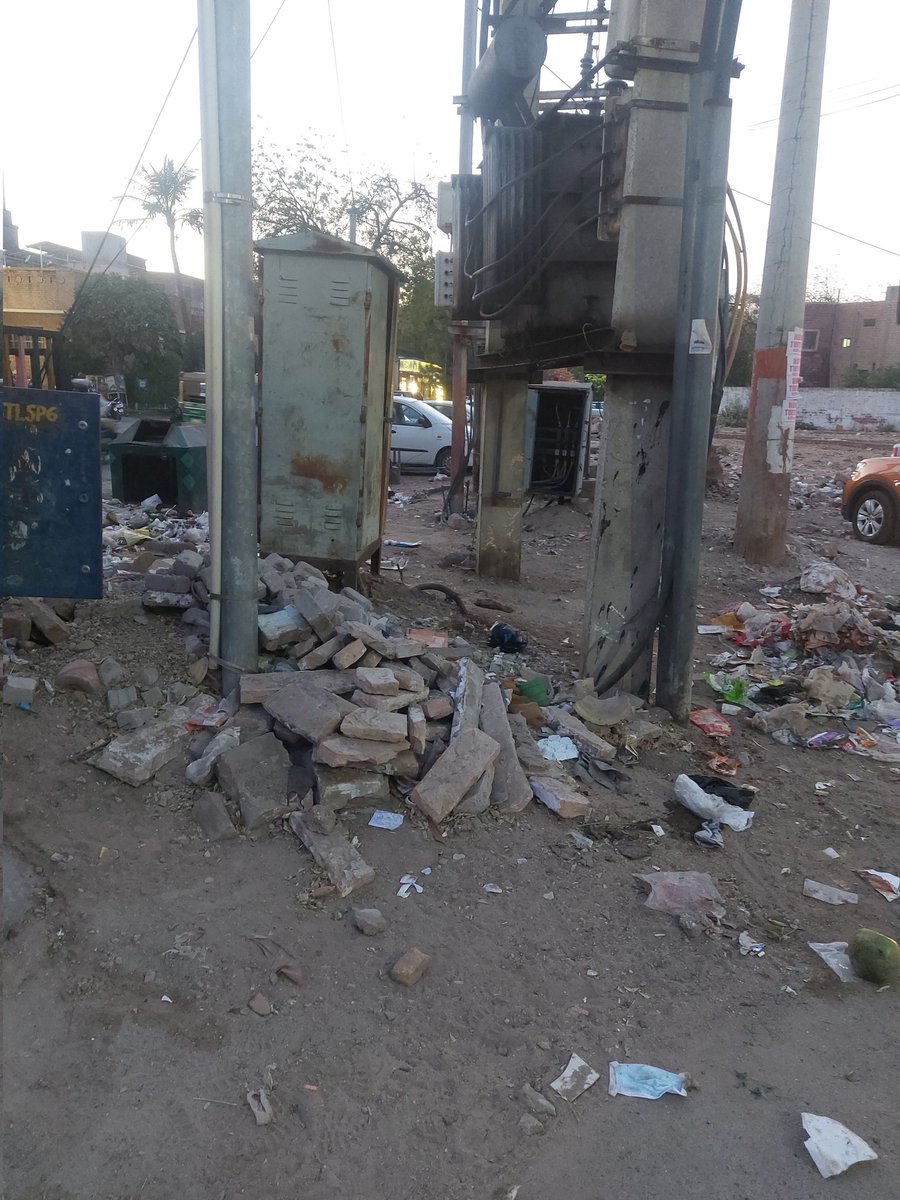 Mayankmathur07's tweet photo. This scene is from sardarpura area, in front of zudio https://t.co/ANIJ69CItB on one side there is a tower of Jio which is covered with an iron angle.  The rest are poles of Jio and transformers of electricity.
@NNJSouth @ashokgehlot51 @dixitparihar @reliancejio https://t.co/98KLlEO9yn