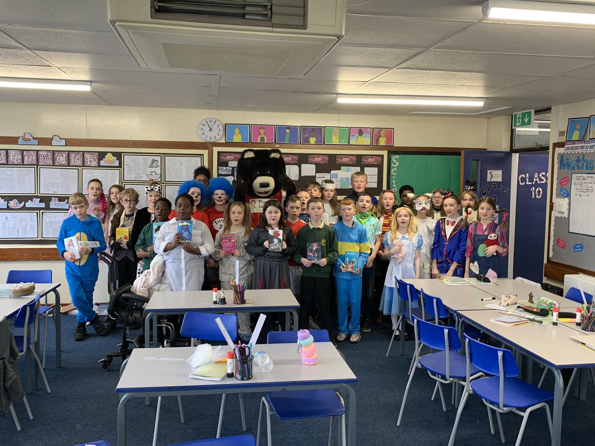 MrBeaumont1997's tweet photo. Class 9 were visited by the one and only @MillerBear99 earlier.

He was kind enough to donate 2 match tickets for @OfficialRUFC game on Saturday for our best #WorldBookDay costume!

Congrats George! https://t.co/hiazl4GJ3r
