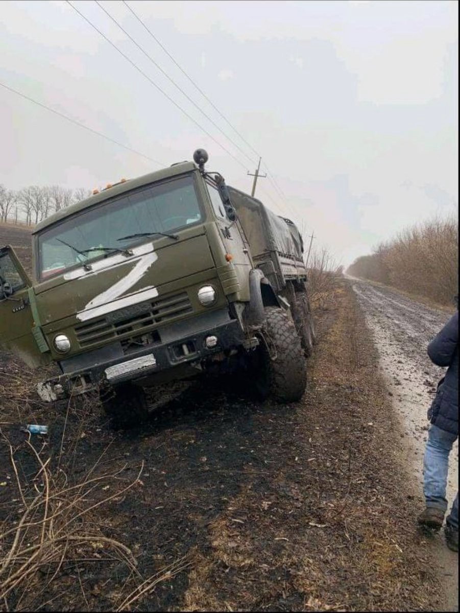 #Ukraine: The Ukrainian troops continue to implement the tactics of attacking supply convoys - fuel and supply trucks were captured in #Mykolaiv Oblast.