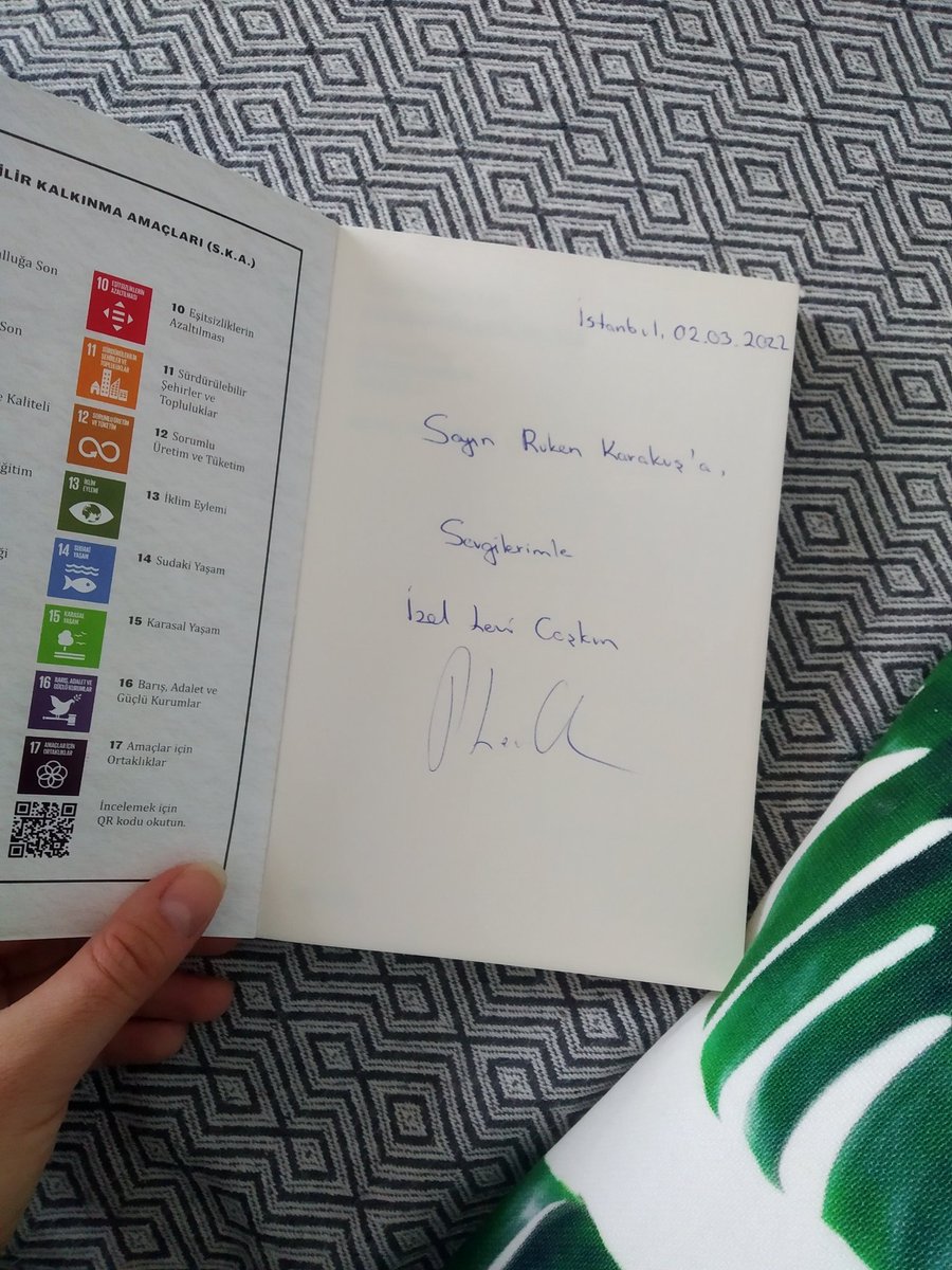 Esmiyor Podcast'de farkında olmadan girdiğim çekilişten kitap kazanmışım, oysa sadece quiz sorusunu cevaplamış :) Süreklilikten Sürdürülebilirliğe, Bir Kurumsal Sürdürülebilirlik Yolculuğu'na çıkarken çok anlamlı oldu <a href="/izellevi/">izel levi coskun</a> @EsmiyorPodcast Çok teşekkürler!