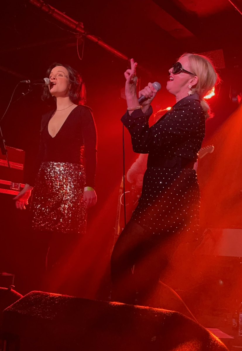StreekyG's tweet photo. @claregrogan2 @AlteredImages5 A few pics from last nightโs gig at #manchesteracademy3 #claregrogan #alteredimages #mascarastreakz https://t.co/PyxvPBxkI2