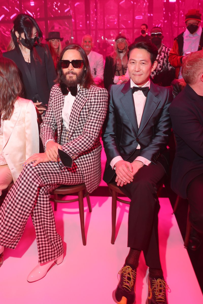 gucci's tweet photo. The front row lineup of #ExquisiteGucci included @rihanna, #ASAPRo
cky, @jaredleto, #JungjaeLee,
@MarroneEmma, @c_tangana, #LilDre, #TyshawnJones and @atibaphoto. #Rihanna #JaredLeto
#EmmaMarrone #CTangana #AtibaJefferson #AlessandroMichele #MFW https://t.co/6IWF1CFuvy