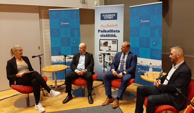 #Ylöjärvi johtokolmikon keskustelu/kyselytunnit verkossa jatkuvat pe 11.3. Kysymyksiä voi lähettää etukäteen 7.3. asti. Keskustelutilaisuus toteutetaan kaupungin ja paikallislehden yhteistyönä #ylöjärvenuutiset <a href="/OjaresJuho/">Juho Ojares</a> <a href="/PiiparinenPauli/">Pauli Piiparinen</a> #mauriheiska ylojarvi.fi/kysy-johtajilt…