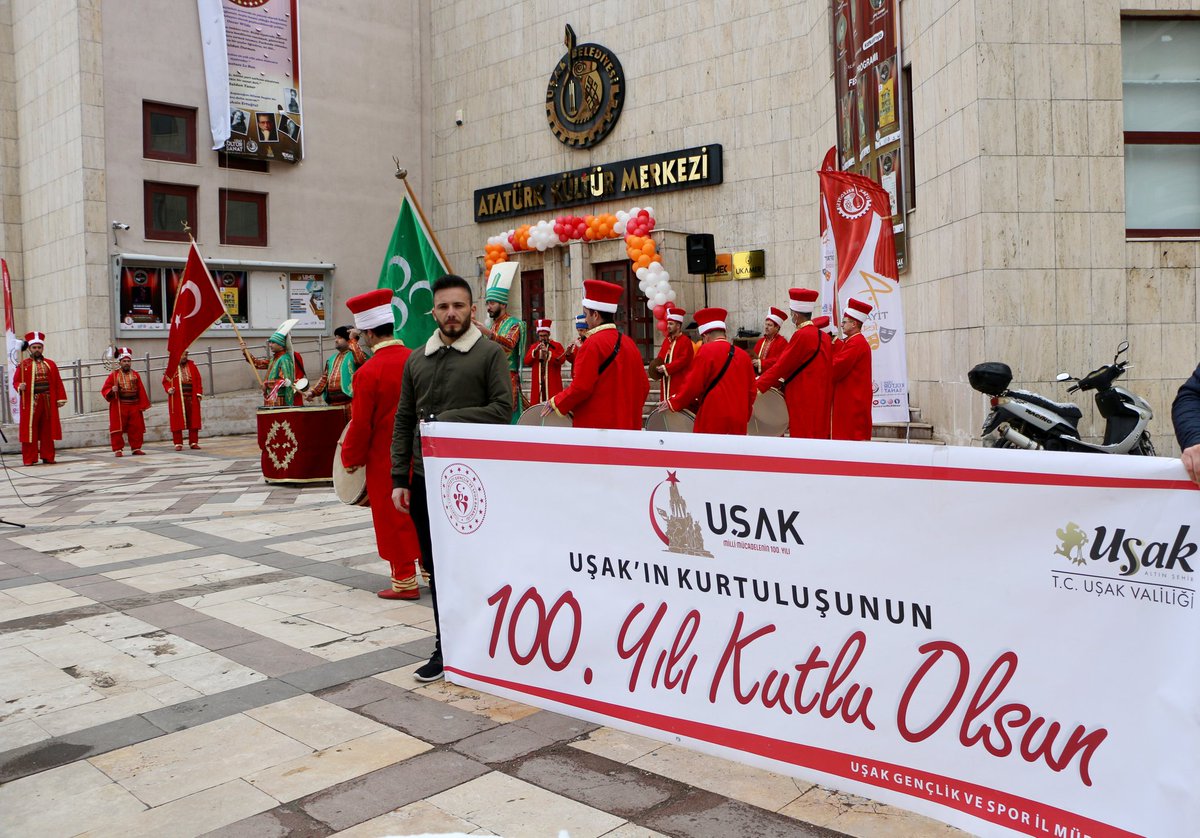 GSB_Usak's tweet photo. Uşak İlimizin Kurtuluşunun 100.Yılında tamamı kendi personelimizden oluşan Mehter Takımımız bugün 100.Yıl duyurusu için Atatürk Kültür Merkezi önündeydi🇹🇷🇹🇷🇹🇷
@gencliksporbak 
@kasapoglu https://t.co/sd6hris6uo