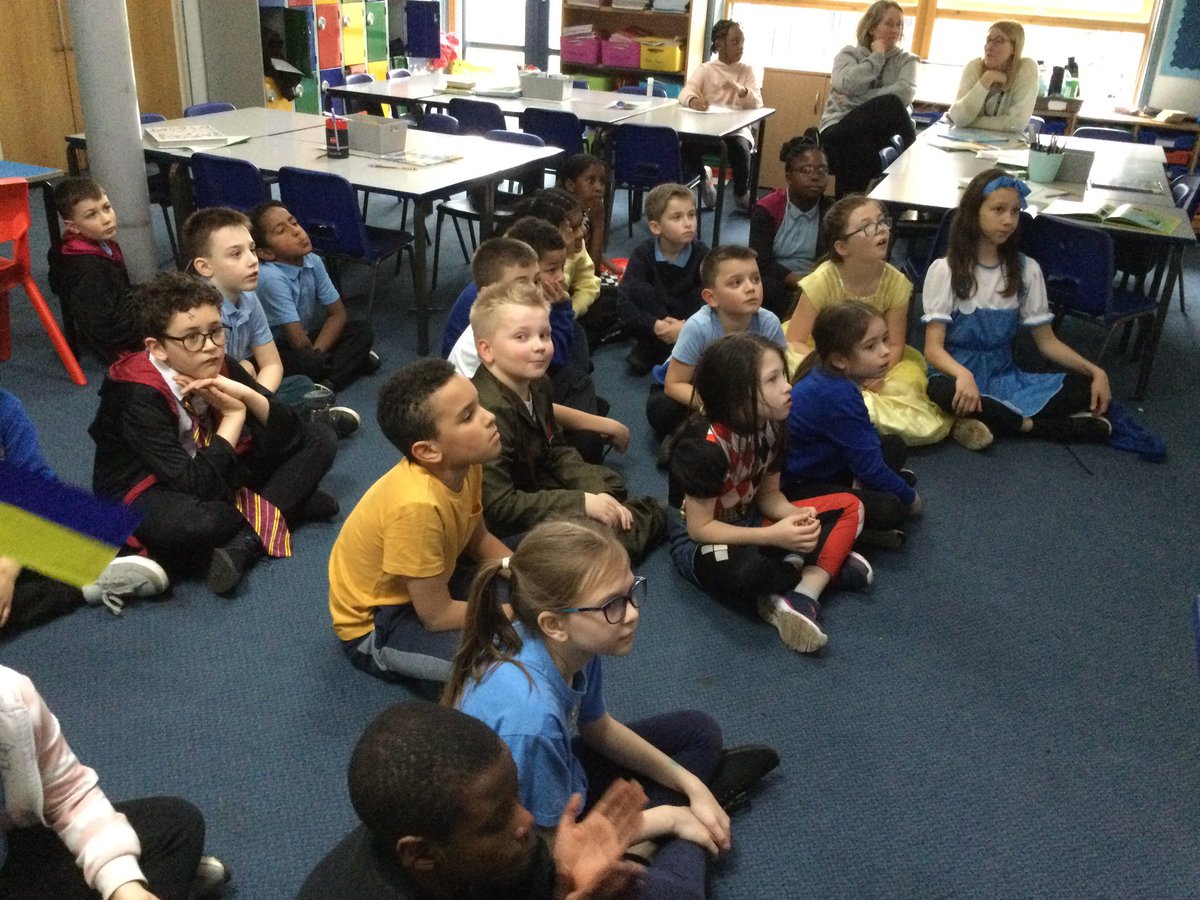Y4StJamesNN5's tweet photo. 4R are all dressed up and watching Michael Rosen for World Book Day. https://t.co/u0cQn13Lxr