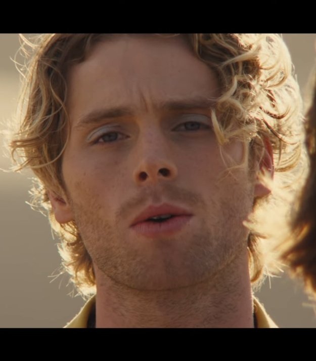 oh_vel's tweet photo. Luke Hemmings♡
#YouMakeMeComplete
#5SOSCompleteMess
#lukehemmings https://t.co/qxL6yVakbP