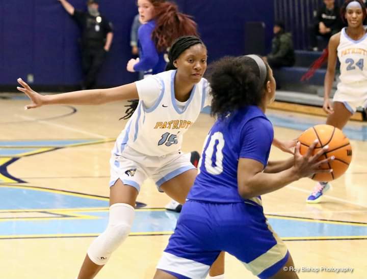 JazzlinBrown's tweet photo. 94 feet 32 minutes of shutting you down๐๐
#GoldBallChasin #PcDub15 #FroshSeason https://t.co/D3588bGWnM
