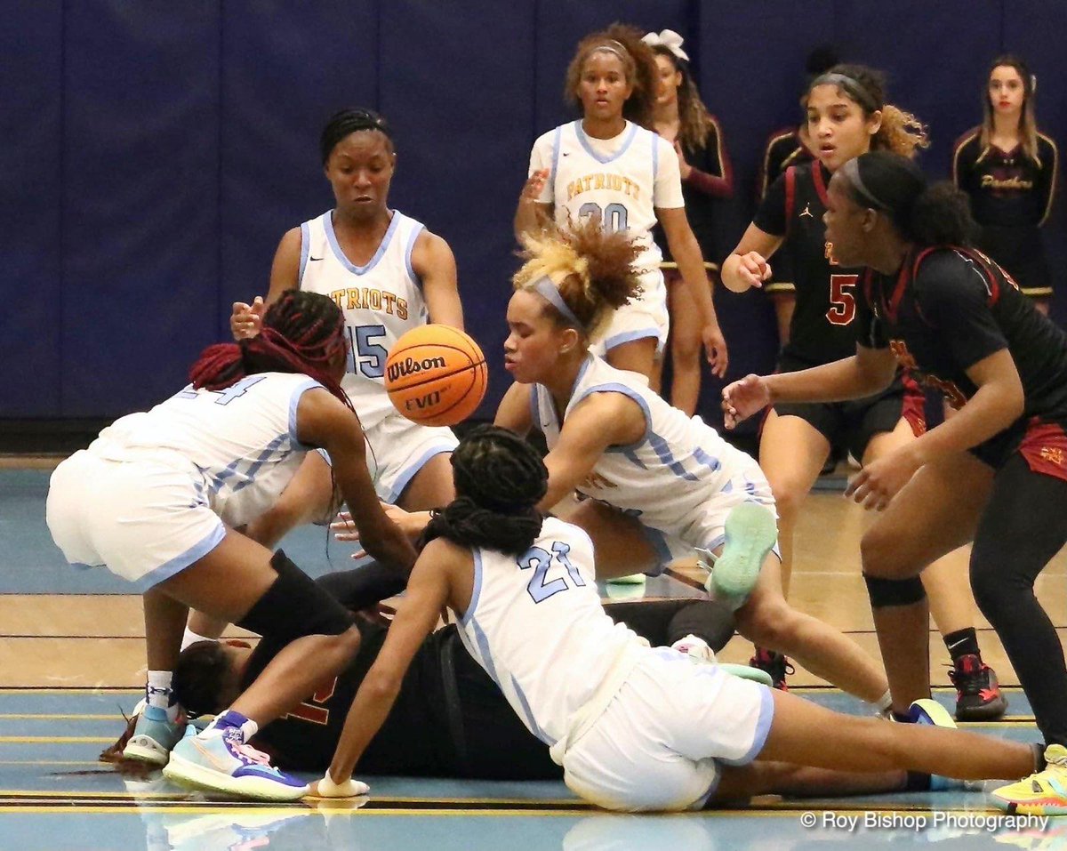 JazzlinBrown's tweet photo. 94 feet 32 minutes of shutting you down๐๐
#GoldBallChasin #PcDub15 #FroshSeason https://t.co/D3588bGWnM