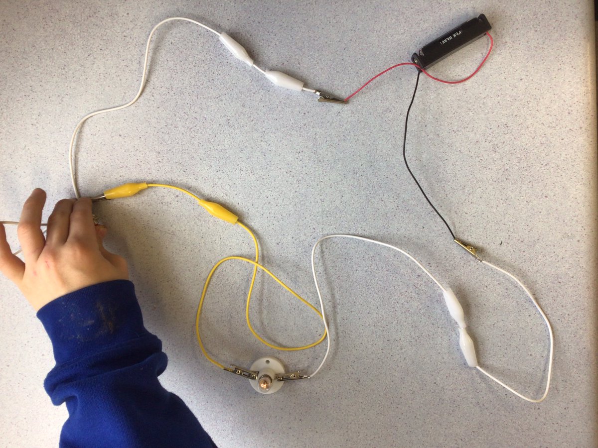 woodleasnow's tweet photo. Revisiting our Year 4 learning about electricity and building on it with new knowledge about circuit diagram symbols #ScienceWJS β‘οΈπππ‘ https://t.co/KuyC8GIYgr